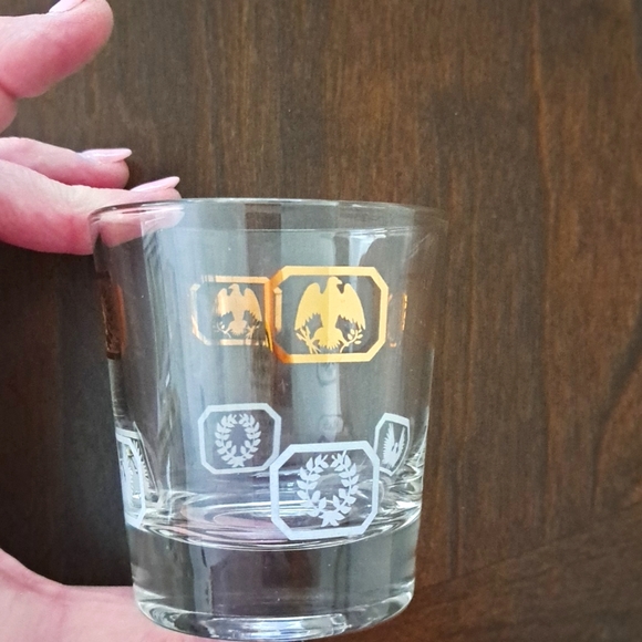 10 MCM vintage Alterating Gold and White Eagle and Laurel Wreath 4 oz glasses - Picture 1 of 2